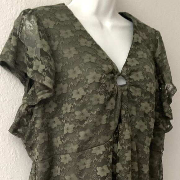 CATO PLUS FLORAL LACE TOP 18/20 - Picture 8 of 14